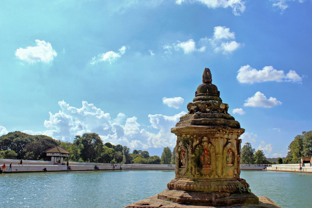 Adventures to Peru | palace monument vacation travel statue reflection 1235157