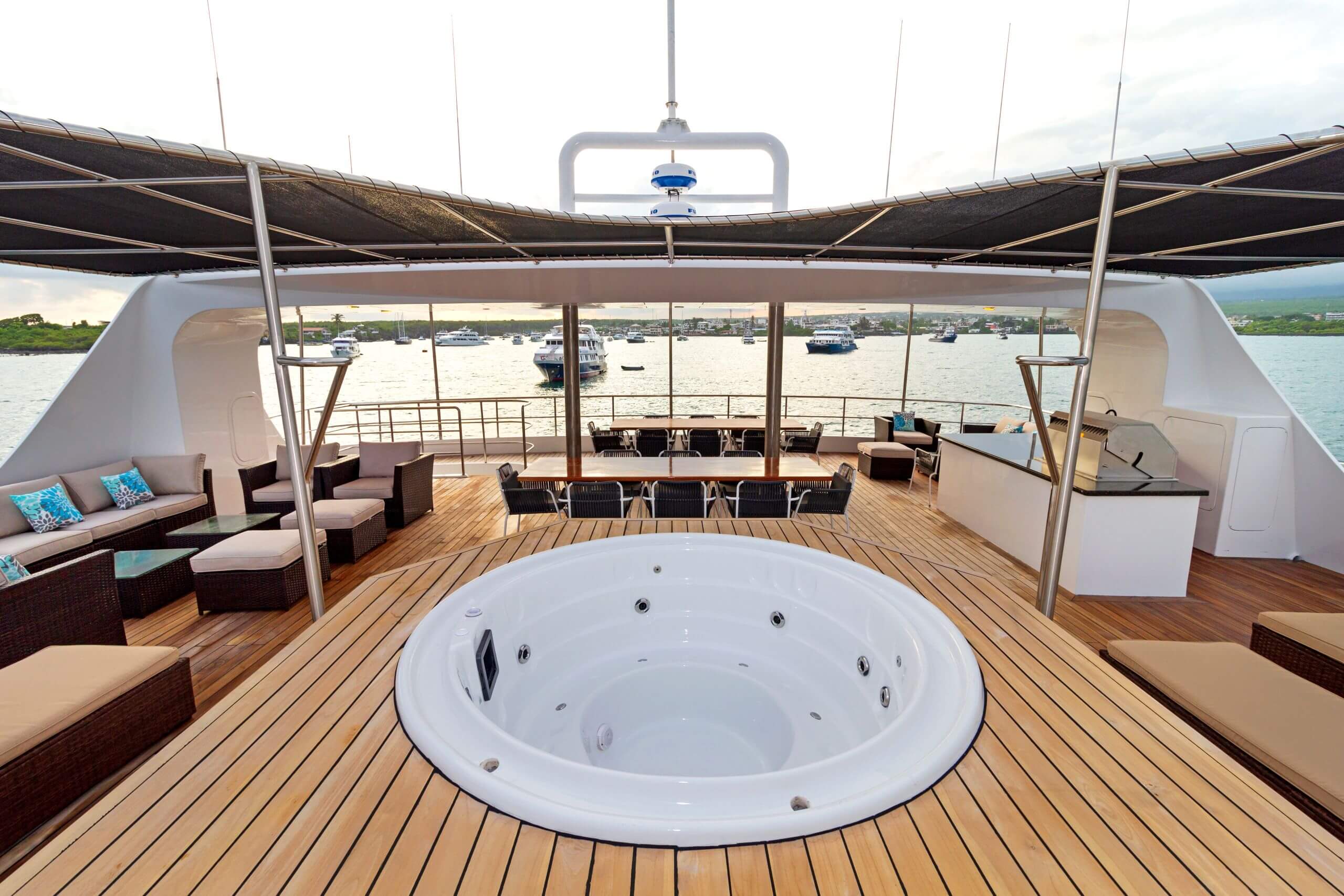 Reina Silvia Yacht | Adventures to Peru Adventures to Peru | 18. RSV Hot Tub scaled 1