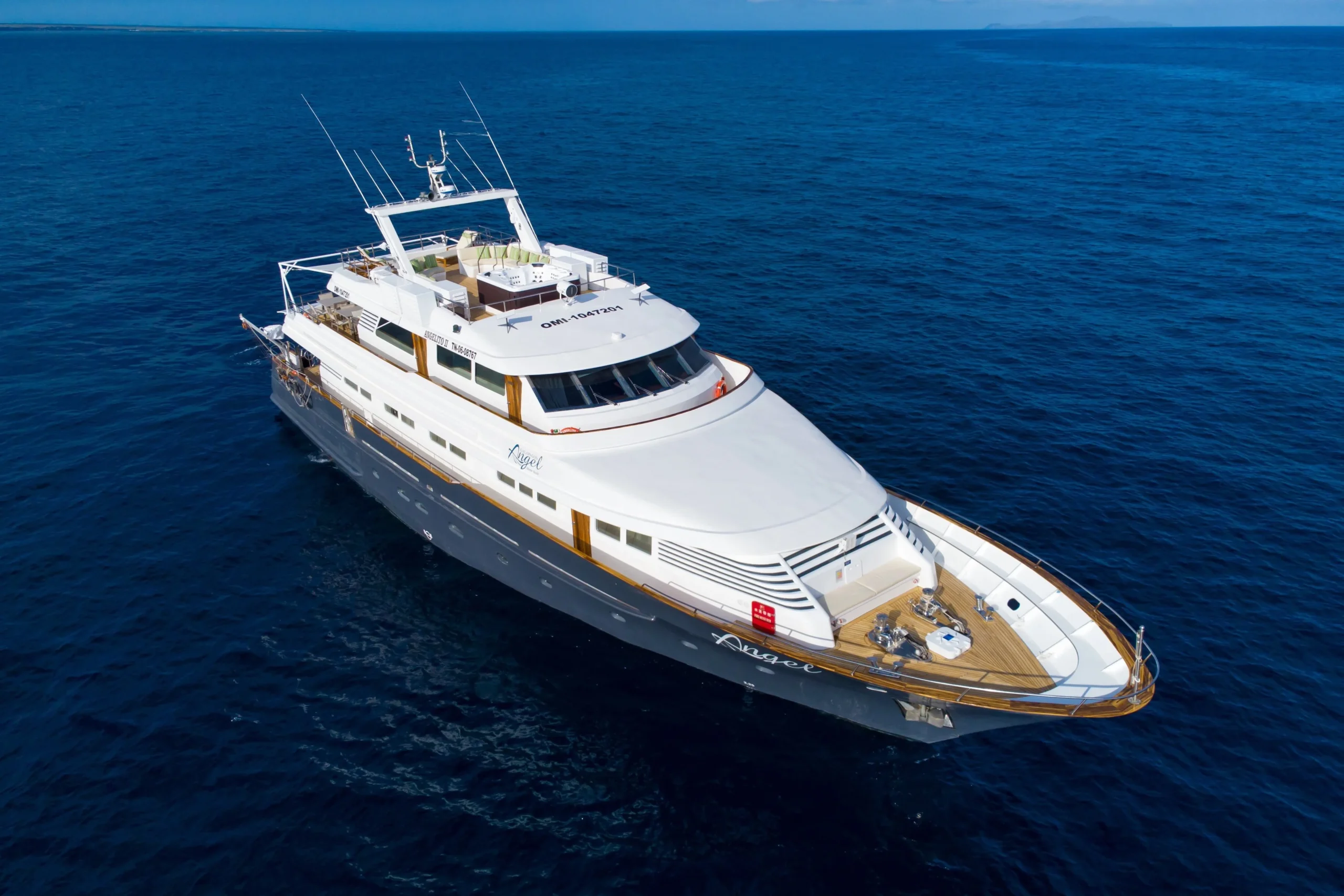 Adventures to Peru | galapagos angel yacht exterior6 1 scaled