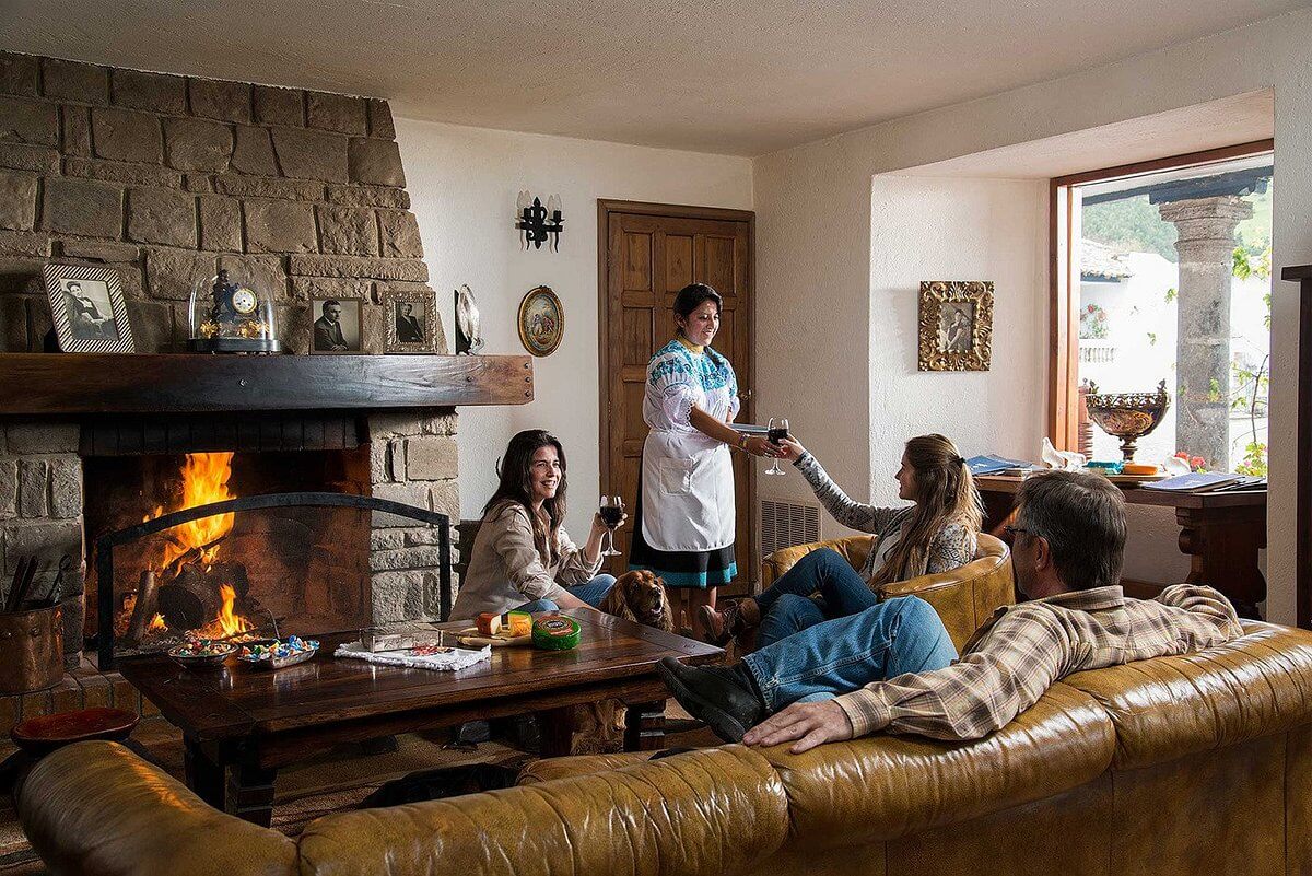 Hacienda Zuleta | Adventures to Peru Adventures to Peru | sala de los presidentes